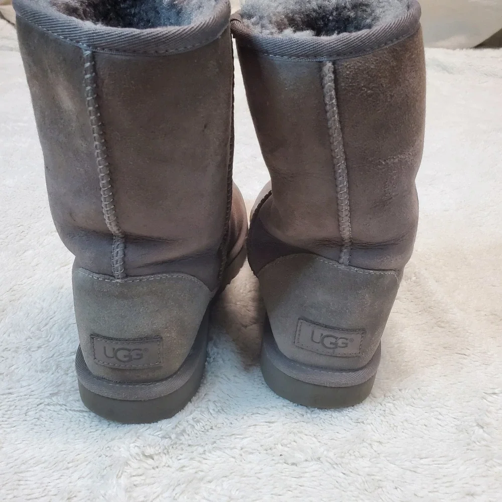 Ugg Gray‎ Sheepskin Classic Fuzzy Casual Cozy Winter Tall Boot Bootie Women 8